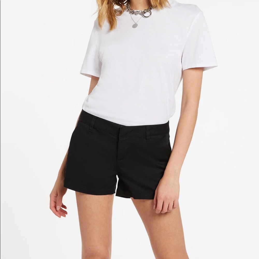 Volcom khaki shorts 3”